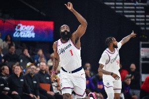 兹维列夫以3-1战胜布洛克斯，勇闯温网男单第二轮