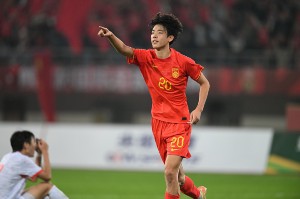 卢尼签下390万年薪合同加入湖人，担任替补中锋，如何评价这一决定？